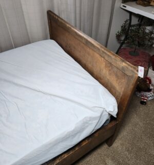 y75- twin bed set, must take mattress - Image 3