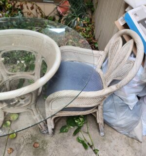 y147- glass top patio table w/ 2 chairs - Image 3