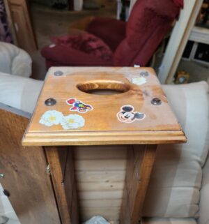 y223- wooden storage box - Image 3