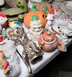 y356- vintage figurine collection - Image 3