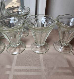 a52- vintage milk shake glasses - Image 3