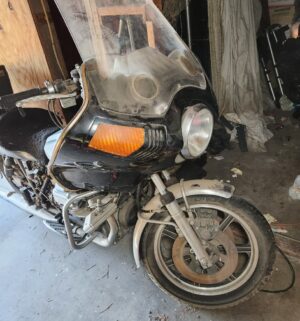 po1204- 1980 Moto Guzzi Motorcycle. Non Running, No Key. Sold w/ Title & Bill of Sale - Image 3