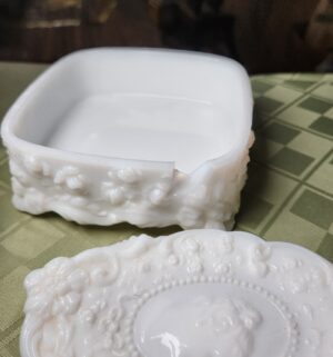 b23- Fostoria Jenny Lind Dishes. 1 is chipped - Image 3