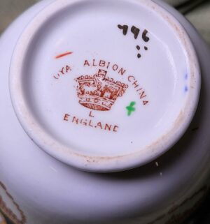 b114- Royal Albion Cup/Saucers - Image 3