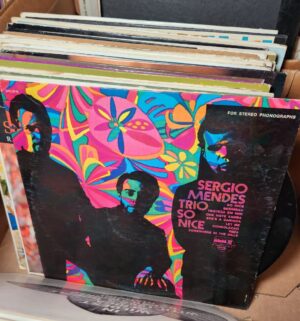 b122- Box of Vinyl Records - Image 3