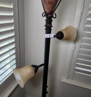 f6- Glass Shade Floor Lamp. Excellent Condition - Image 3