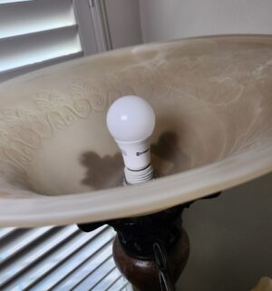 f6- Glass Shade Floor Lamp. Excellent Condition - Image 6