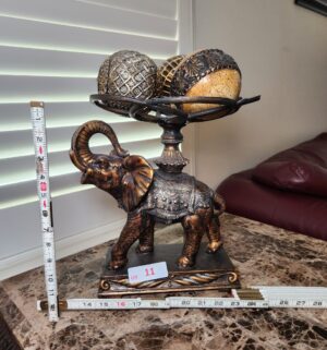f11- Elephant Centerpiece. Great Condition
