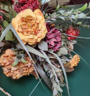 f15- Centerpiece Floral Arrangement - Image 4