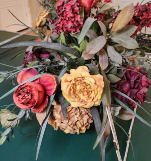 f15- Centerpiece Floral Arrangement - Image 5