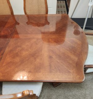 f16- 8 Chair Dining Table w/ 2 Extensions. Caneback Chairs. Excellent Condition - Image 5