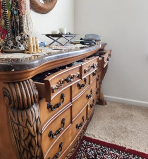 f50- Bombay Style 7 Drawer Dresser. Amazing Condition. 2nd Floor - Image 9