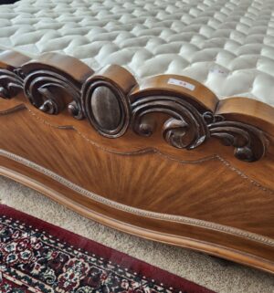 f53- Easter King Poster Bed Frame Only. Beautiful Condition. 2nd Floor. - Image 3