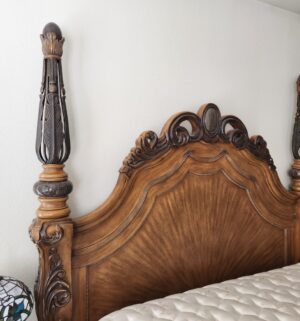 f53- Easter King Poster Bed Frame Only. Beautiful Condition. 2nd Floor. - Image 4
