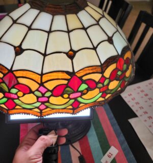 f61- Tiffany Style Stained Glass Table Lamp. No Crackers. Like New - Image 5