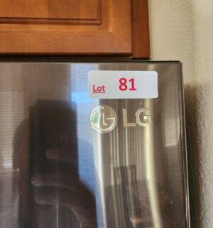 f81- LG Stainless French Door Refrigerator. Immaculate Condition. Works Perfect - Image 3