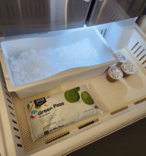 f81- LG Stainless French Door Refrigerator. Immaculate Condition. Works Perfect - Image 6