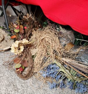 p89- baskets- misc decor - Image 3