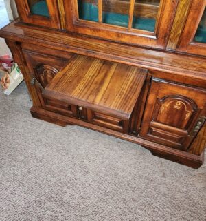 p124- 2 Piece Lighted China Hutch - Image 3