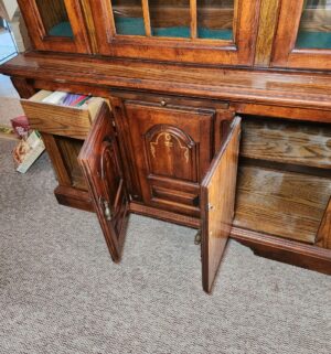 p124- 2 Piece Lighted China Hutch - Image 4