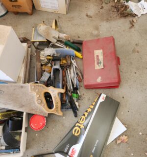 o41- misc tools, hardware on floor - Image 3