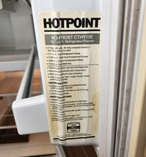 o49- Hotpoint Refrigerator. Works perfect - Image 4