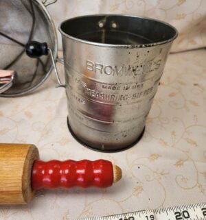 o98- Antique Kitchen items - Image 3