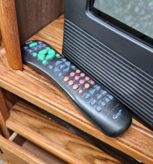 o119- RCA 27in tv w/ remote. Works great. Good for vintage video games - Image 3