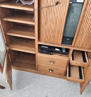 o121- Oak Media Cabinet - Image 3