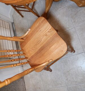 o149- Oak 4 Chair Dining Table. Excellent Condition - Image 3
