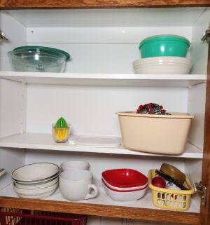 o157- Contents of the kitchen counter & Top Cabinets - Image 5