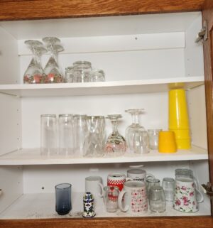 o157- Contents of the kitchen counter & Top Cabinets - Image 6