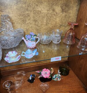 o164- 2 shelves of collectibles - Image 3