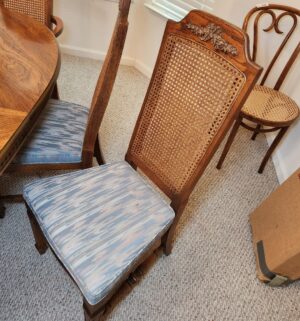 o169- stunning 6 chair dining table w/ pads - Image 5