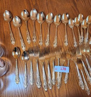o178- Gold Tone Stainless Flatware - Image 3