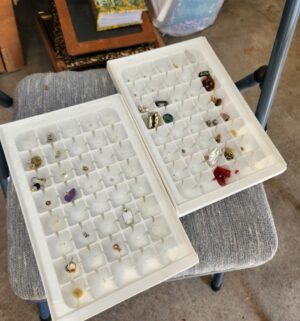 o186- collection of costume jewelry - Image 8
