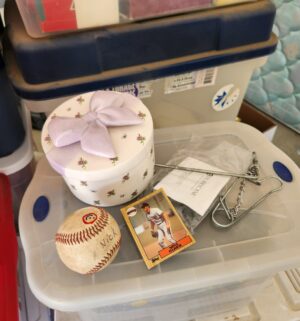 o187- Several Totes full of household items. Good quality totes - Image 4