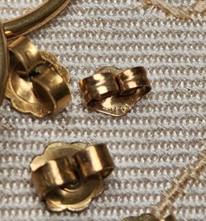 o196- Collection of misc gold jewelry - Image 3