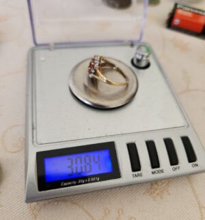 o199- 10kt Gold Ring. Diamond Accents - Image 5