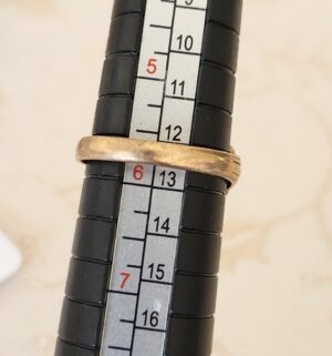 o201- 10kt gold ring. 1947 school ring - Image 5