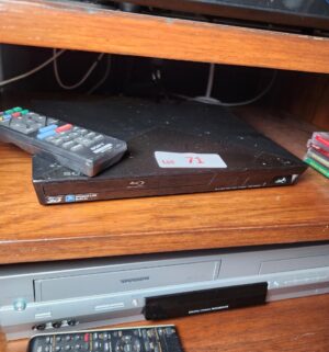 q71- Sony Blu-Ray Disc/DVD Player w/ Remote