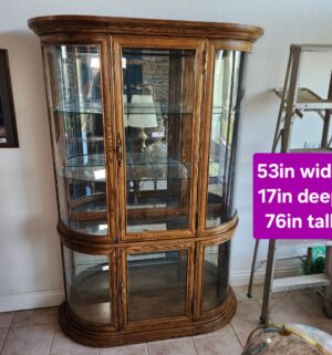 q93- Stunning Curved Glass Lighted Curio Cabinet. Amazing Condition