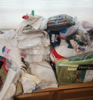 q132- Contents of the Linen Closet + additional linen - Image 3