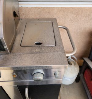 f134- Master Forge Propane Grill w/ Tank. Great Shape - Image 4