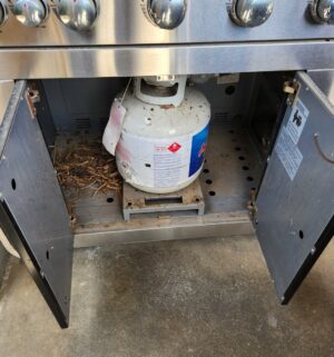 f134- Master Forge Propane Grill w/ Tank. Great Shape - Image 6