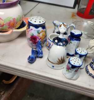q374- Misc figurines, collectibles - Image 2