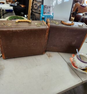 q376- 2 antique leather suitcases - Image 5