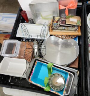q381- 2 Trays of misc household items. Trays not included - Image 4