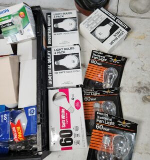 q382- Tray of light bulbs. Tray not included - Image 3
