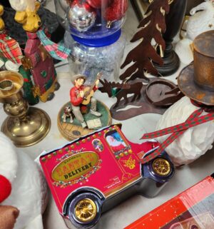 q383- Collection of Christmas Items - Image 4